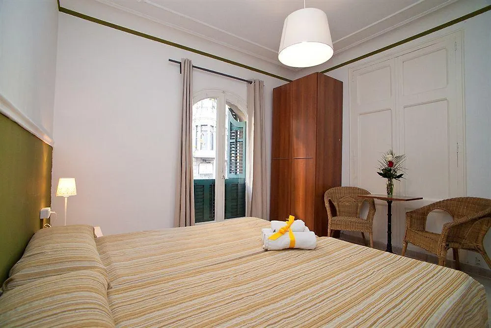 ** Guest house Hostal Que Tal Barcelona Spain