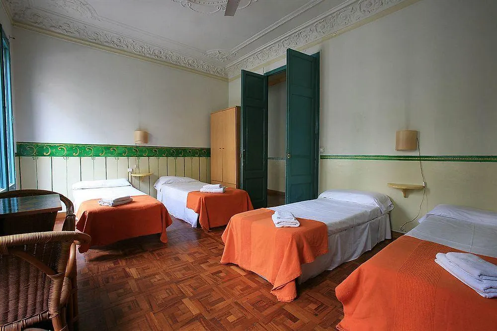 Hostal Que Tal Barcelona Guest house