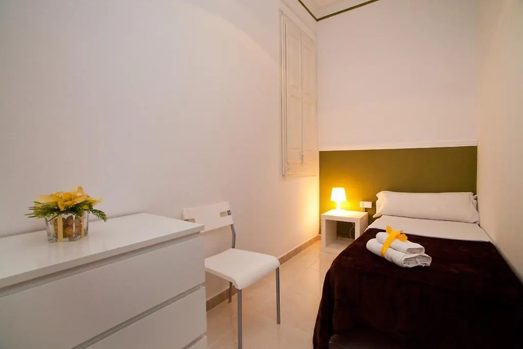 Hostal Que Tal Barcelona 2*,