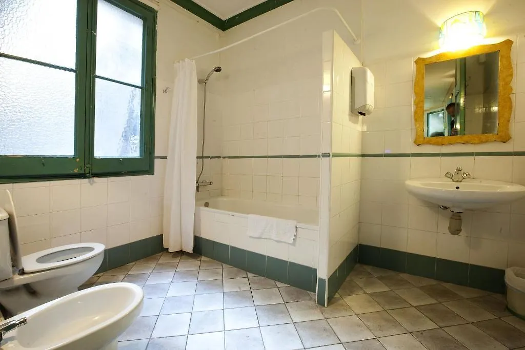 ** Guest house Hostal Que Tal Barcelona Spain
